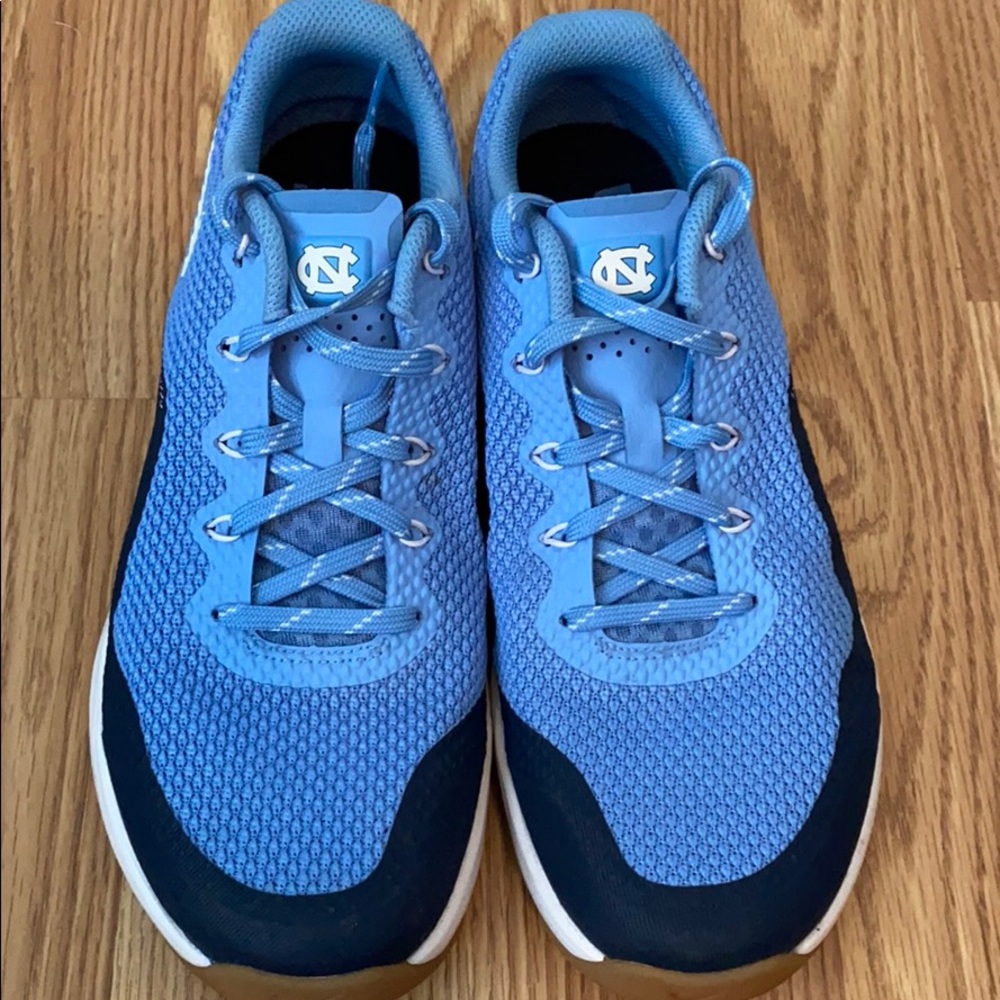 Nike UNC flywire running shoes